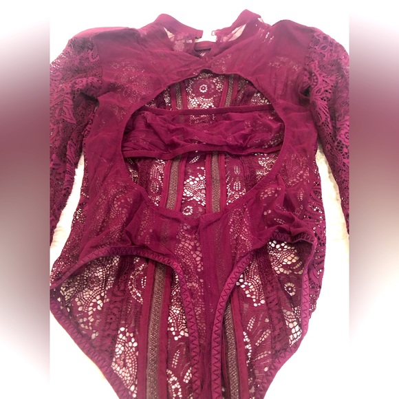 VERY SEXY Victoria’s Secret XSmall burgundy/maroon lace embellished bodysuit - Picture 6 of 14